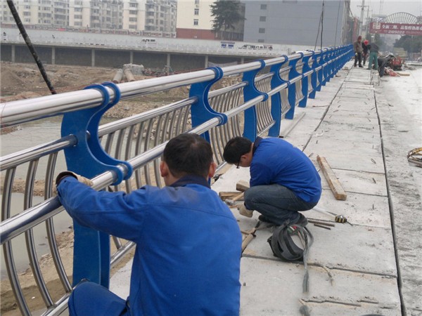 密云不锈钢桥梁护栏除锈维护的重要性及其方法